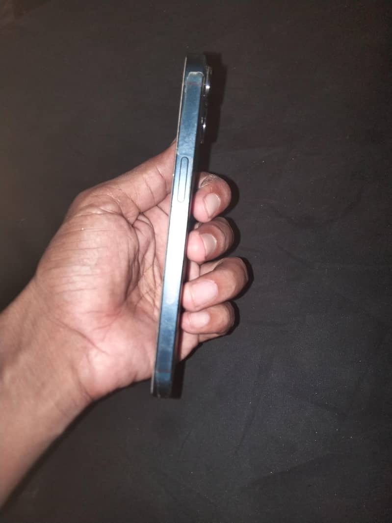 Apple iPhone 13 2