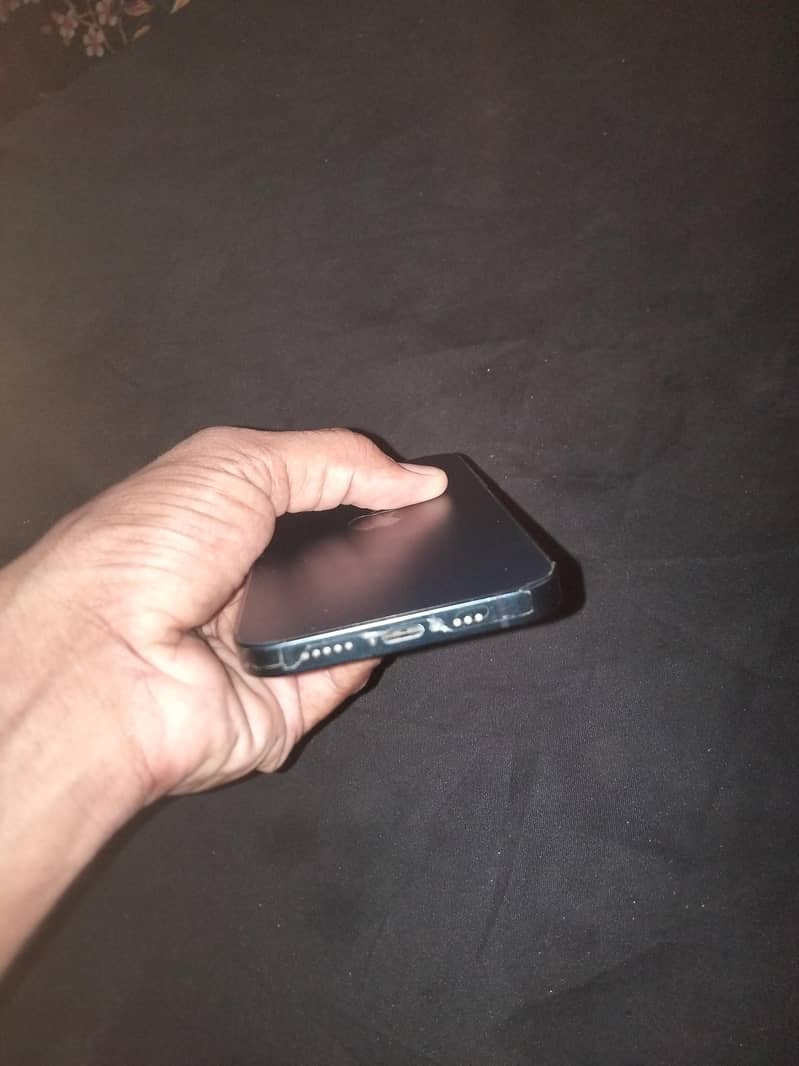 Apple iPhone 13 5