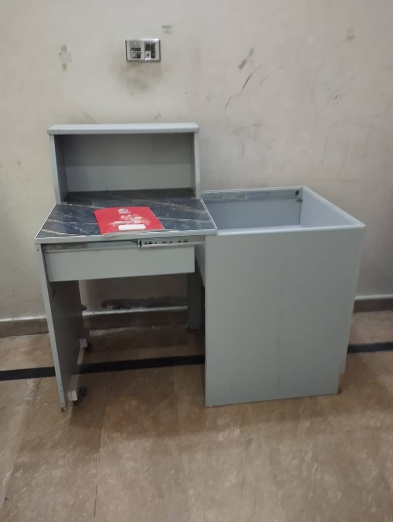 Modern Space-Saving Study Table / Work Desk 3