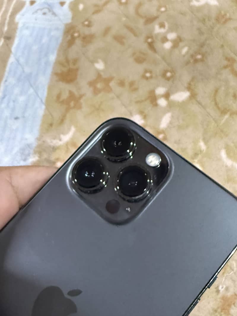 Apple iPhone 13 Pro Max 2