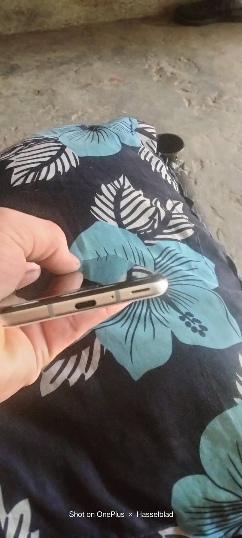 Sharp Aquos R3 2