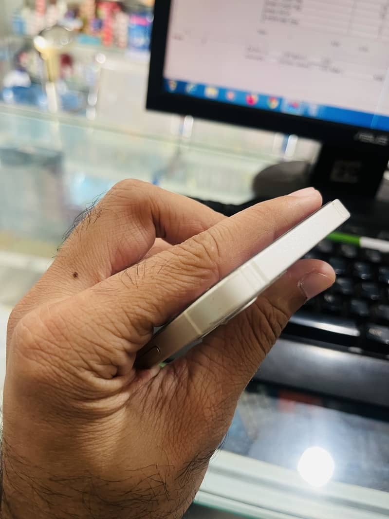 Apple iPhone 12 1