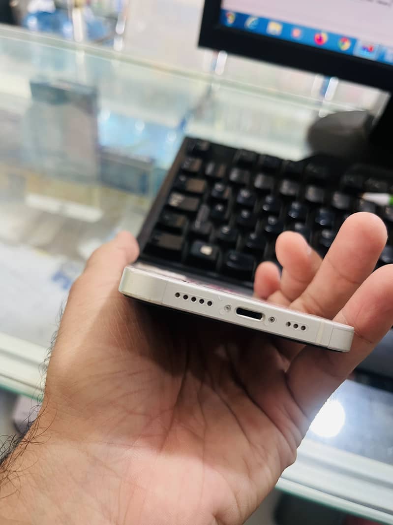 Apple iPhone 12 3
