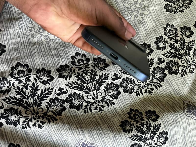 Apple iPhone 17 Pro Max 4