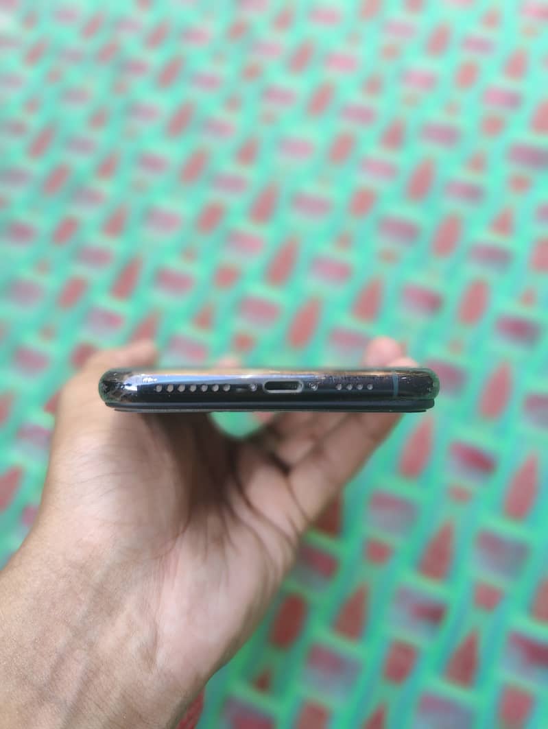 Apple iPhone 11 Pro Max 2