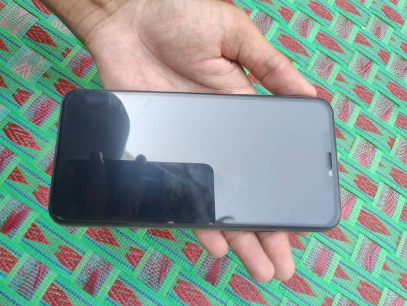 Apple iPhone 11 Pro Max 4