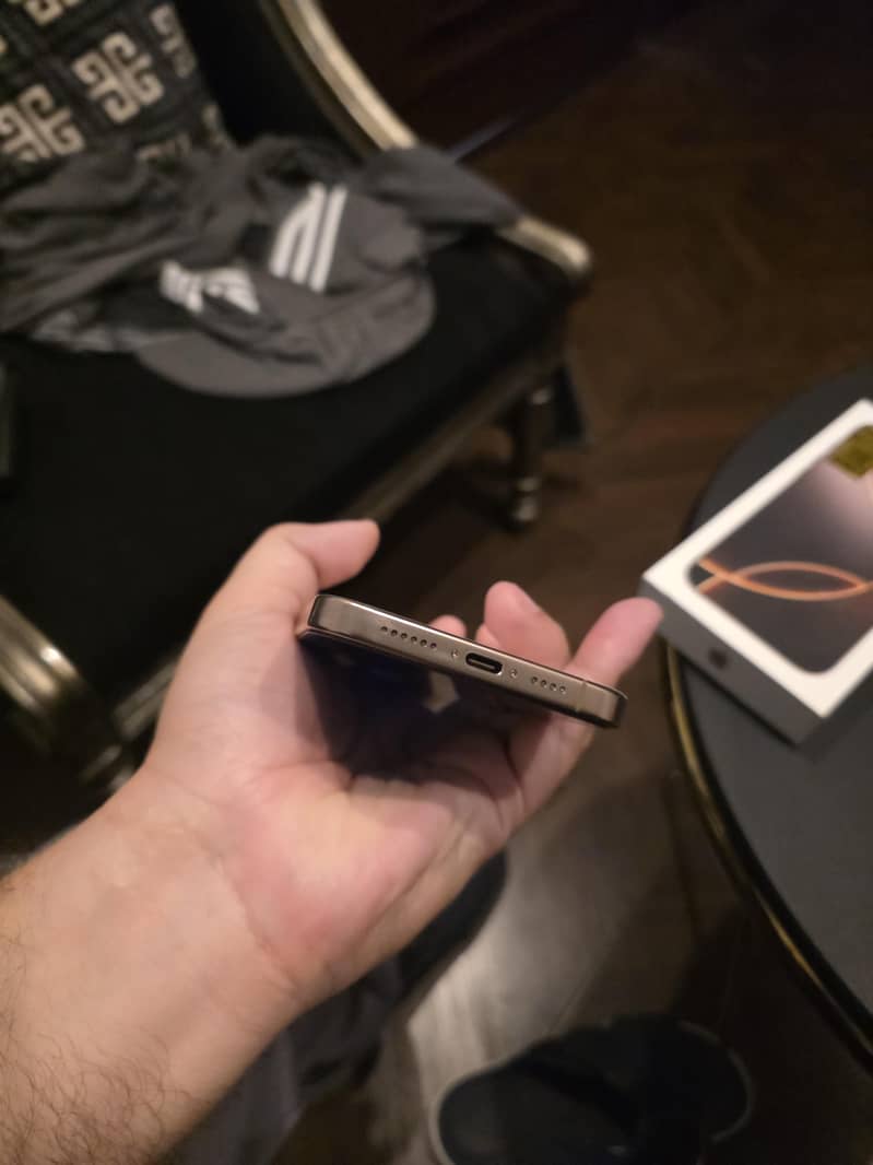 Apple iPhone 16 Pro Max 7
