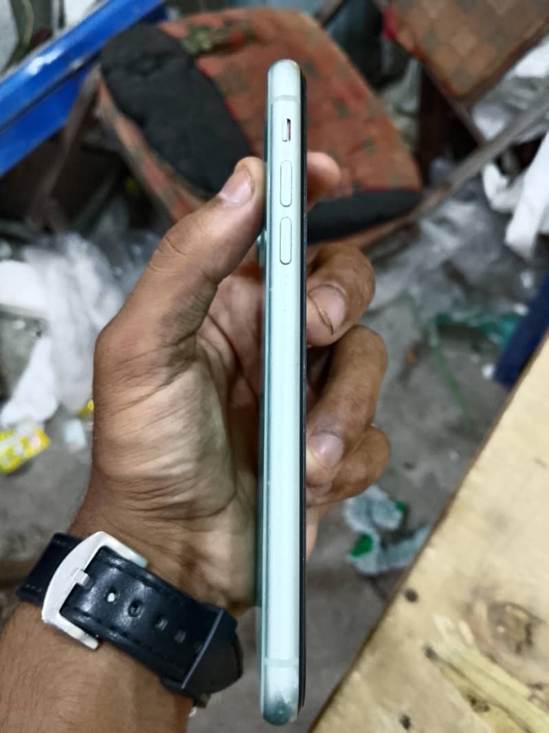 Apple iPhone 11 3