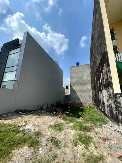 5 Marla Park-Facing Plot for Sale M7-C1, Lake City Lahore