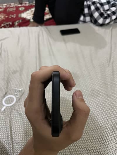 Apple iPhone 16