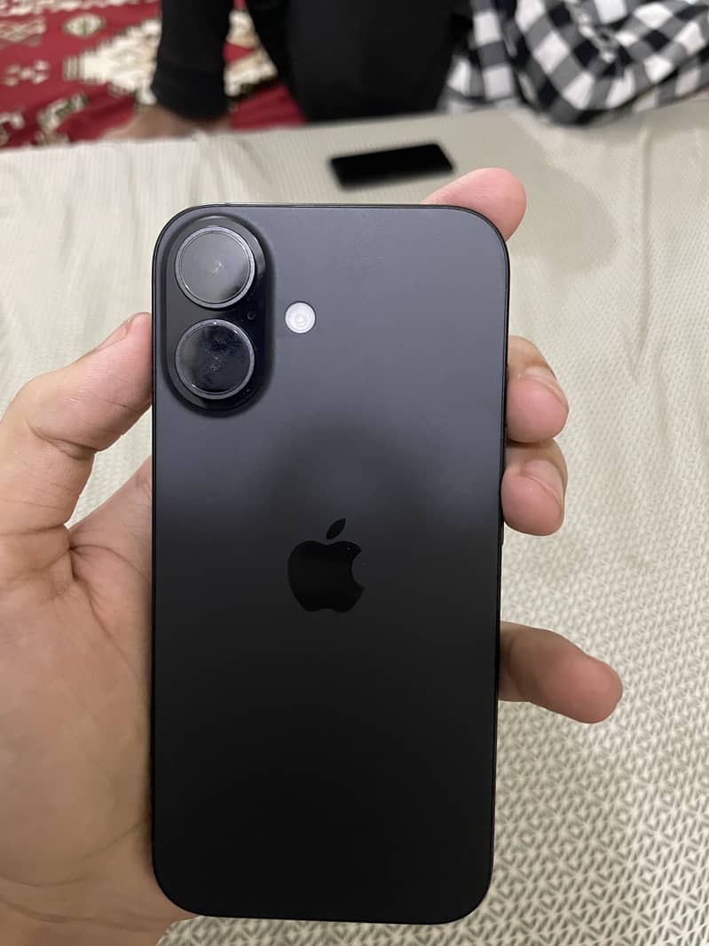 Apple iPhone 16 1