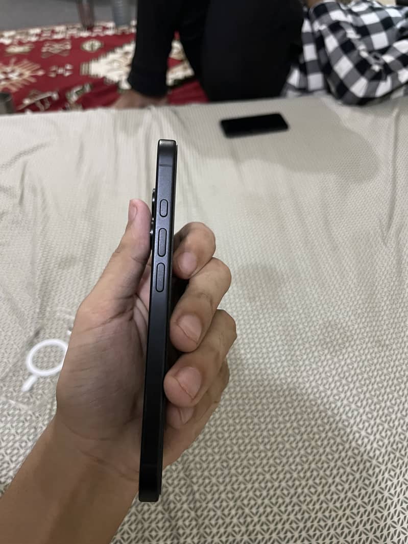 Apple iPhone 16 3