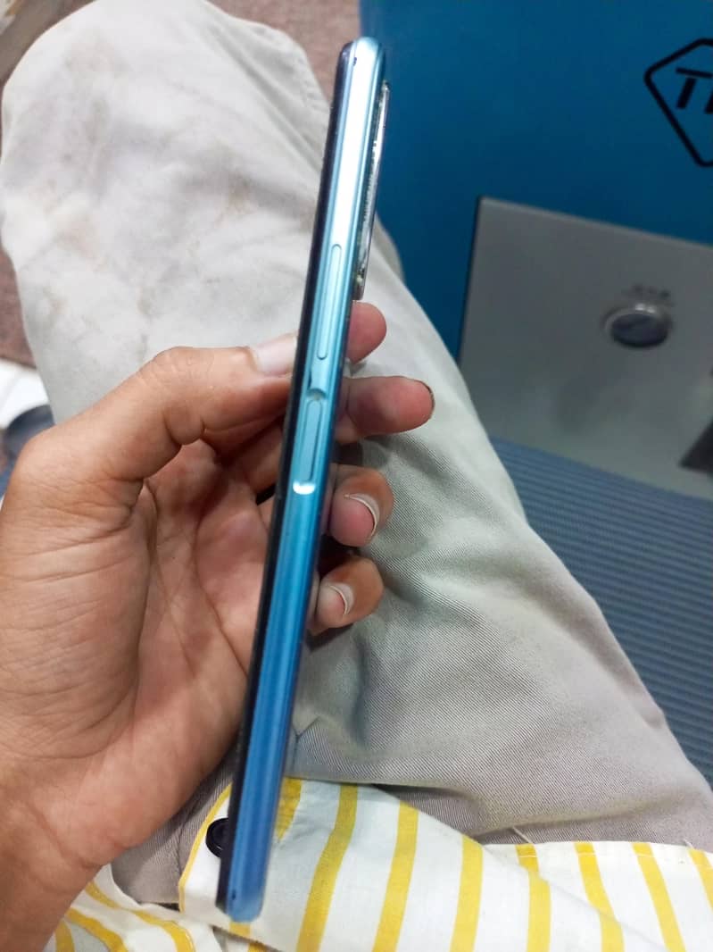 Vivo V21 4