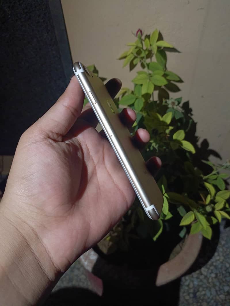 Apple iPhone 7 3