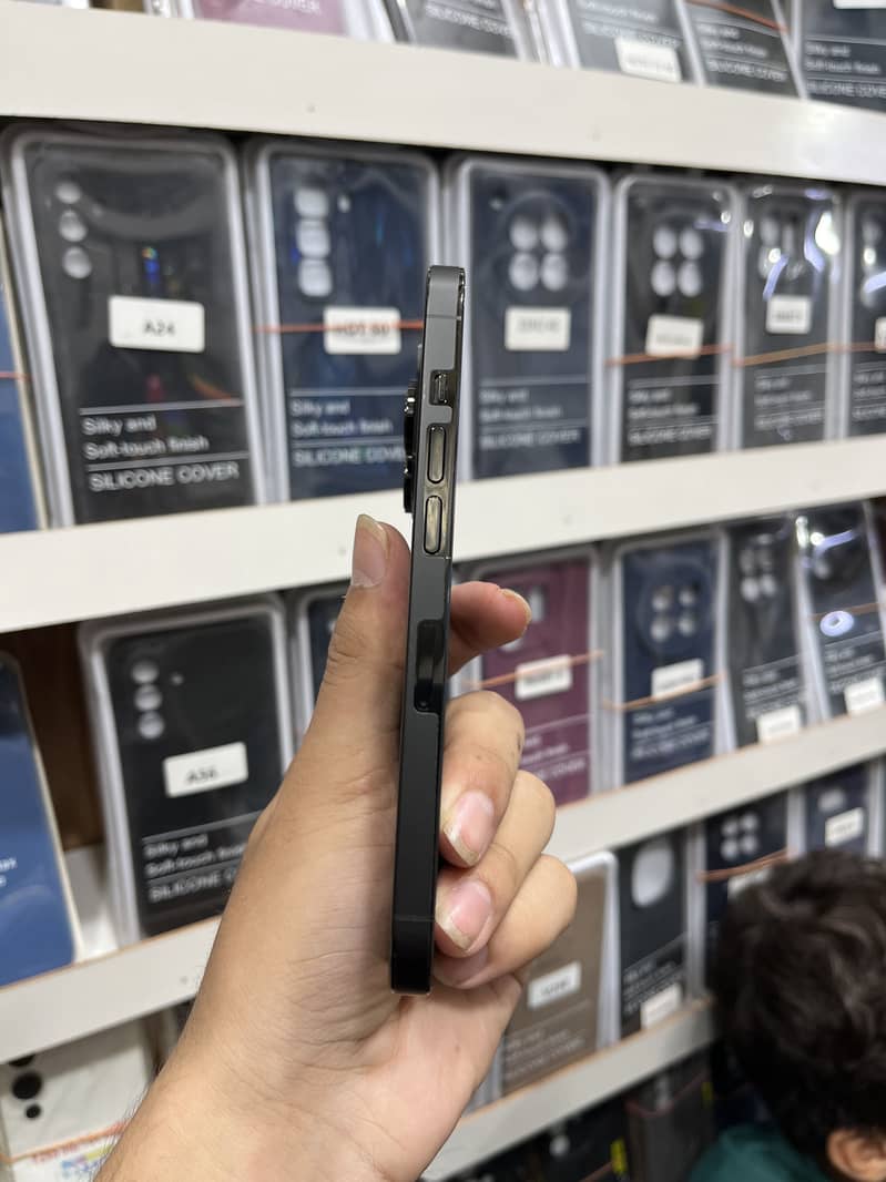 Apple iPhone 14 Pro 3