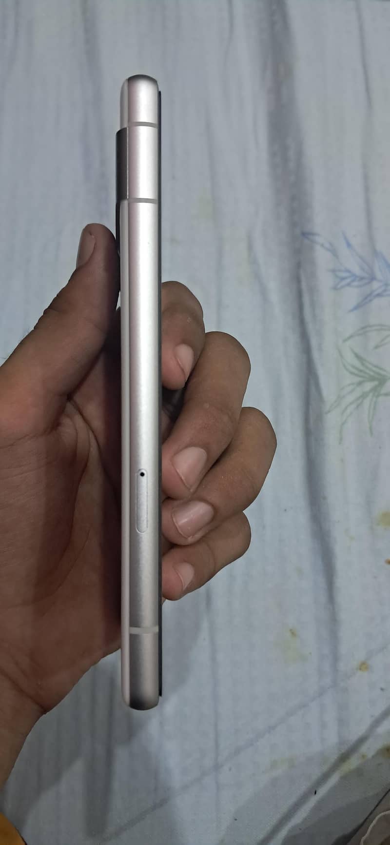 Google Pixel 7a 5