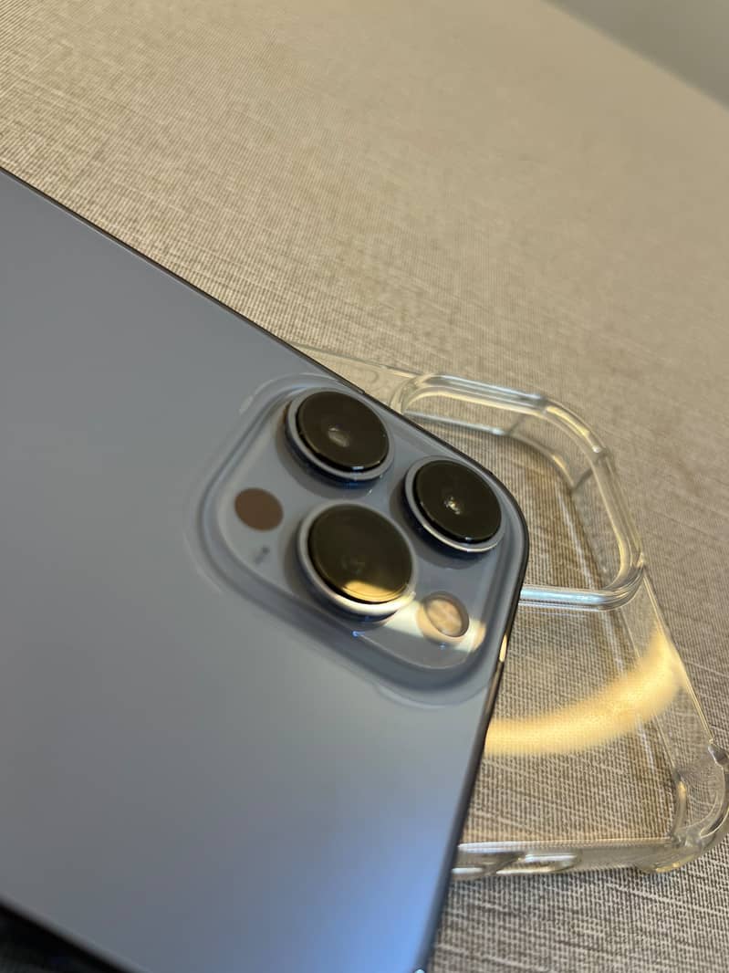 Apple iPhone 13 Pro Max 2