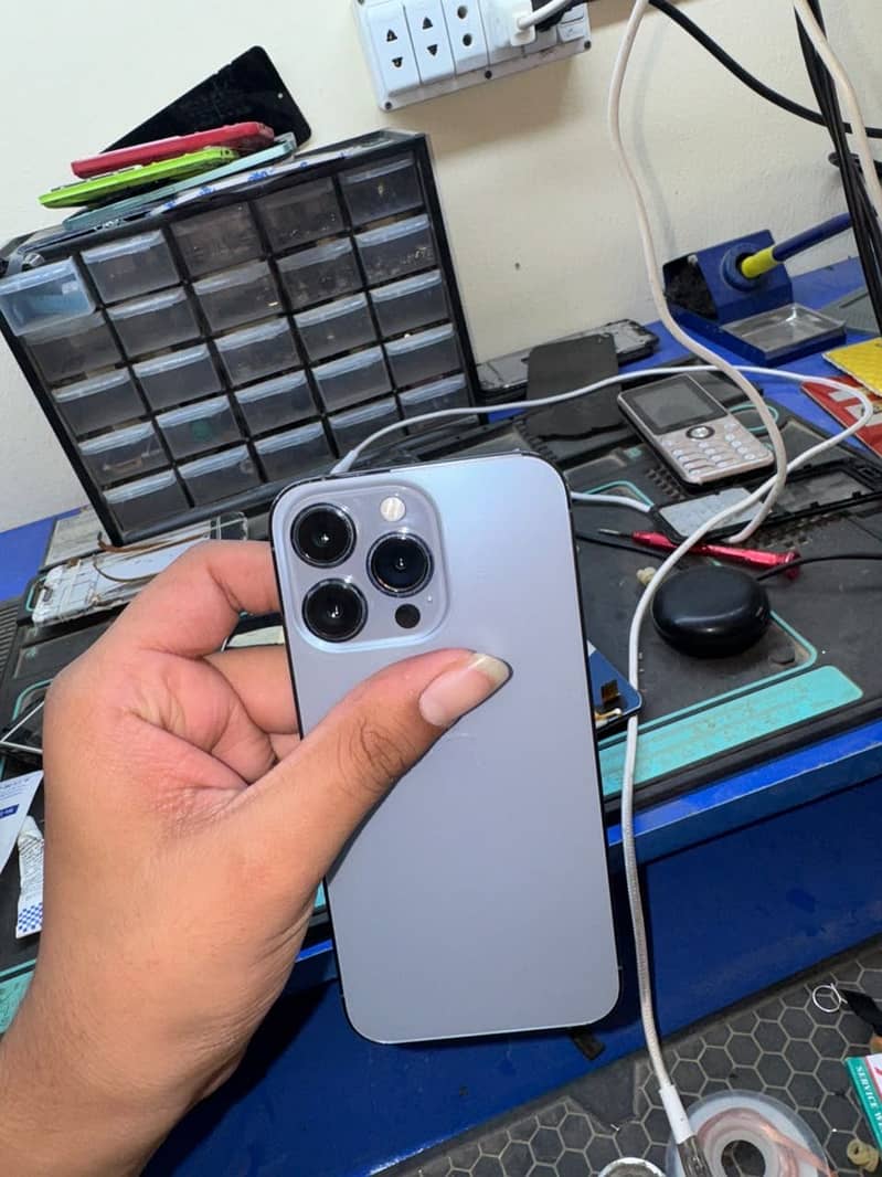 Apple iPhone 13 Pro 12