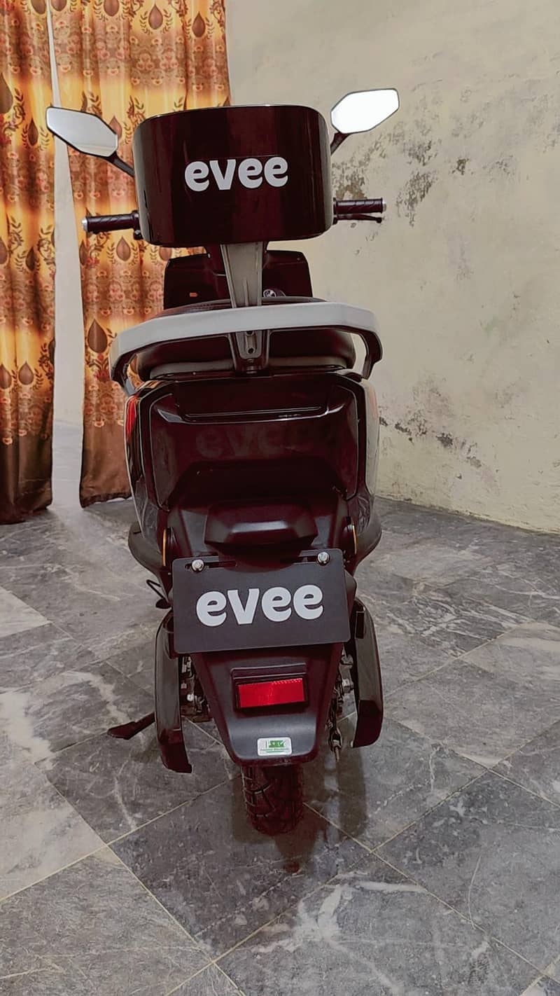 Eveee 1