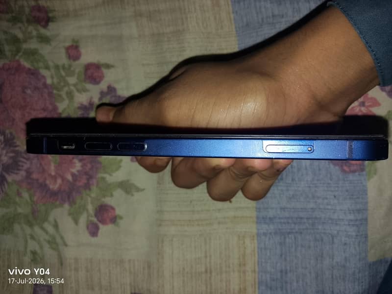 Apple iPhone 12 4