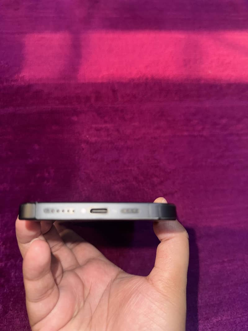 Apple iPhone 15 Pro Max 4