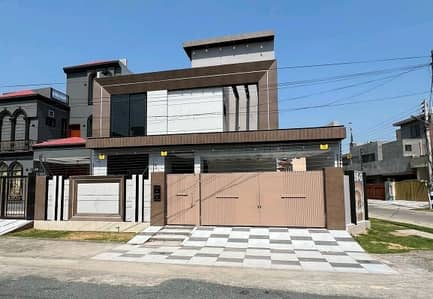 A Spacious 10 Marla House In Central Park - Block G
