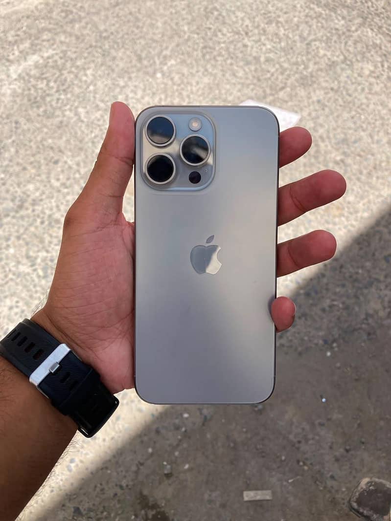 Apple iPhone 15 Pro Max 1