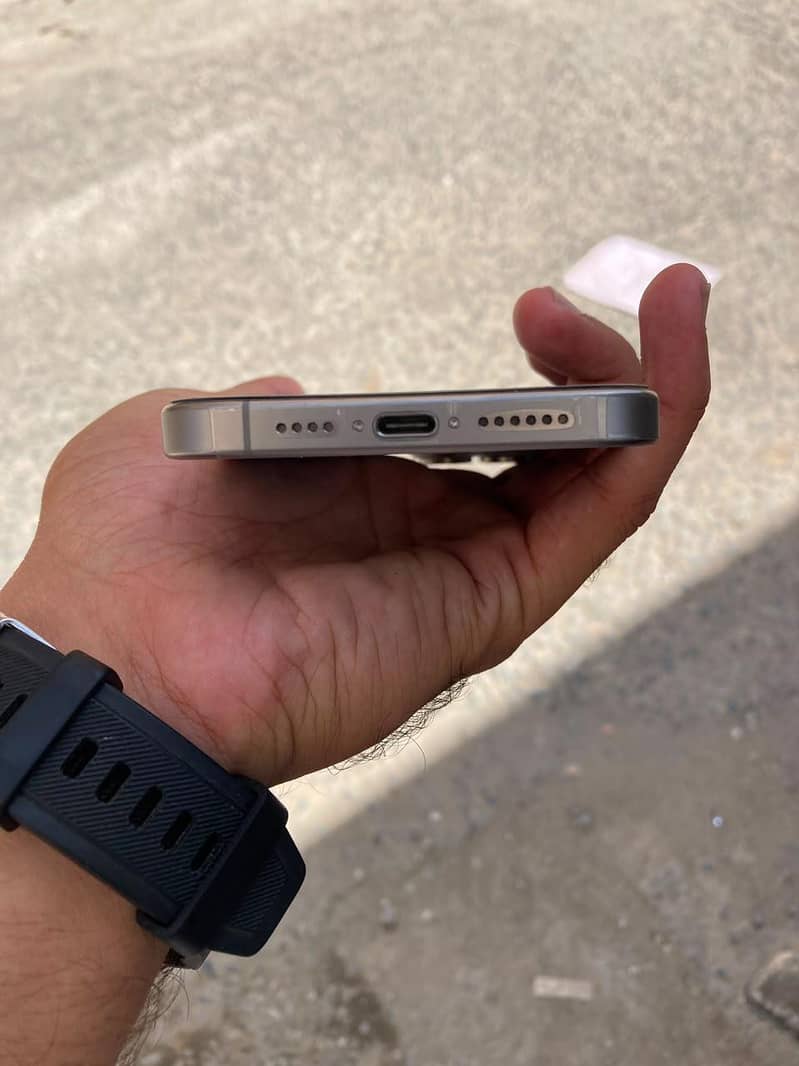 Apple iPhone 15 Pro Max 5