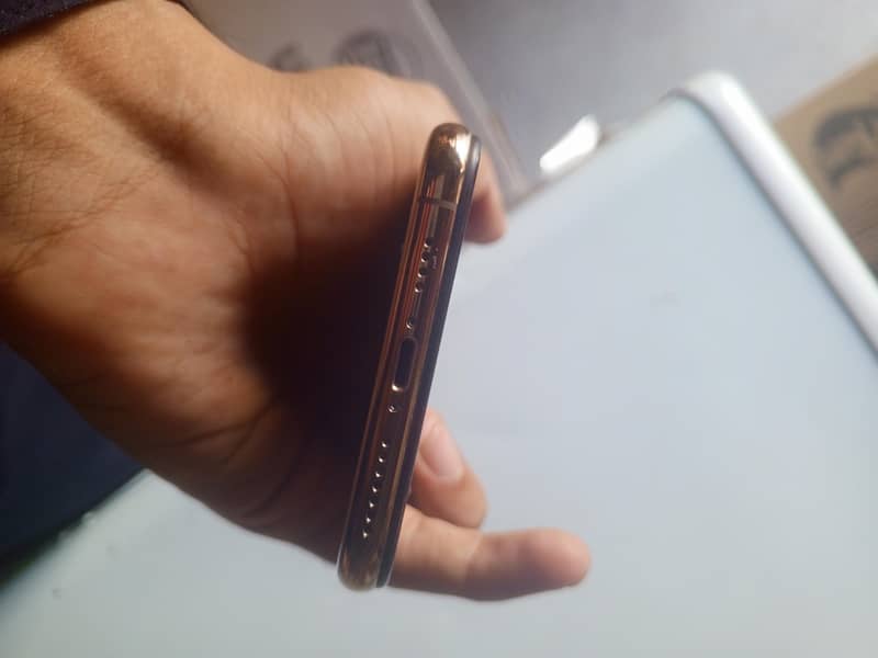 Apple iPhone X 3