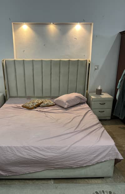 King bed wooden side tables off white colour