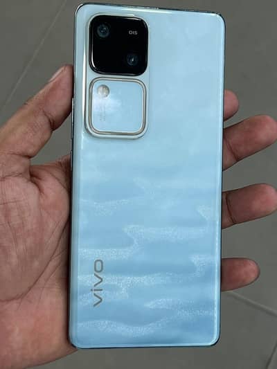 Vivo V30