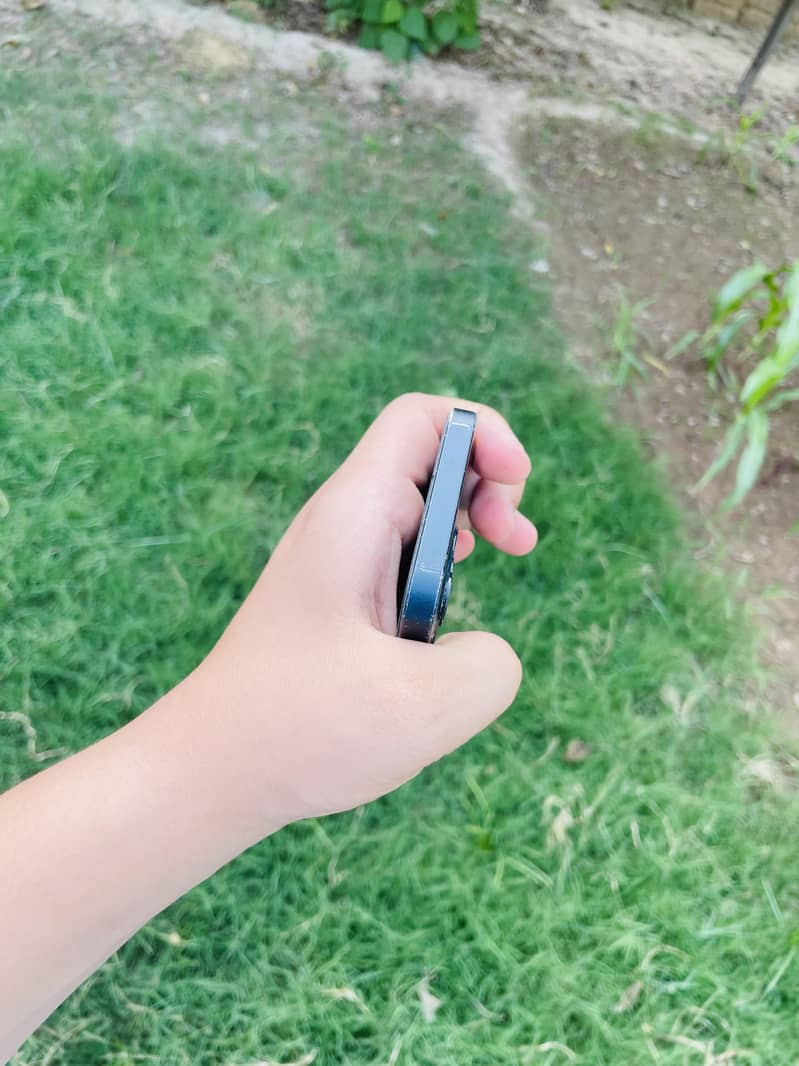 Apple iPhone 13 1