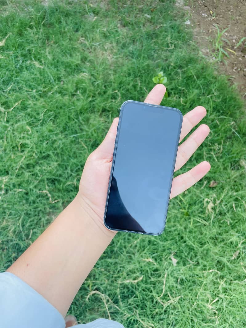 Apple iPhone 13 2