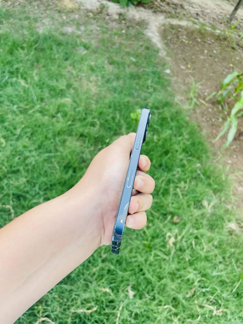 Apple iPhone 13 3