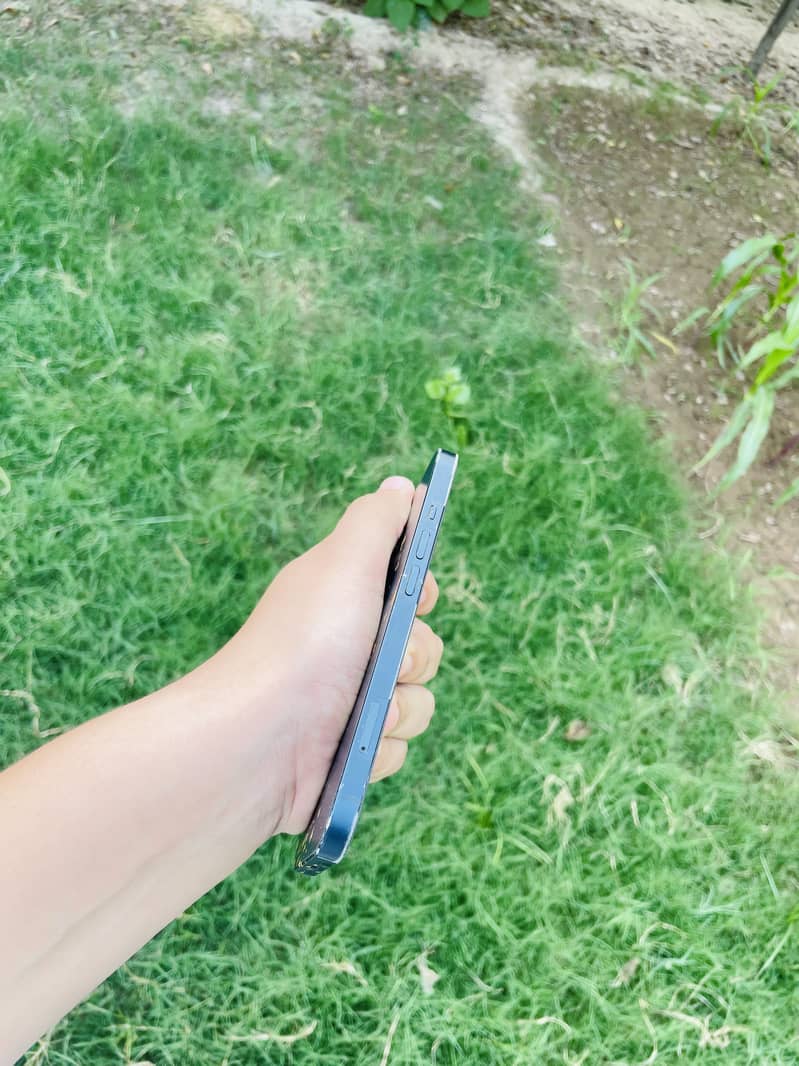 Apple iPhone 13 4