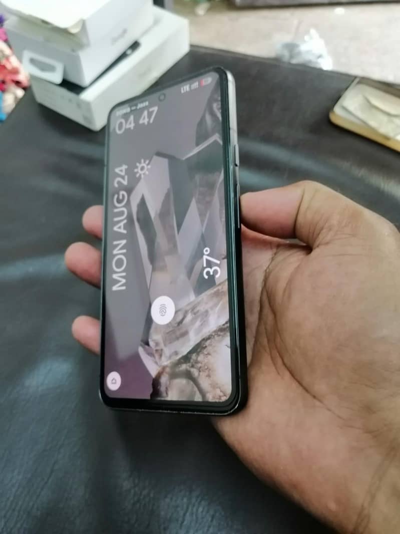 Google Pixel 8 6
