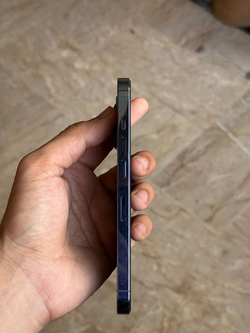 Apple iPhone 13 Pro 2