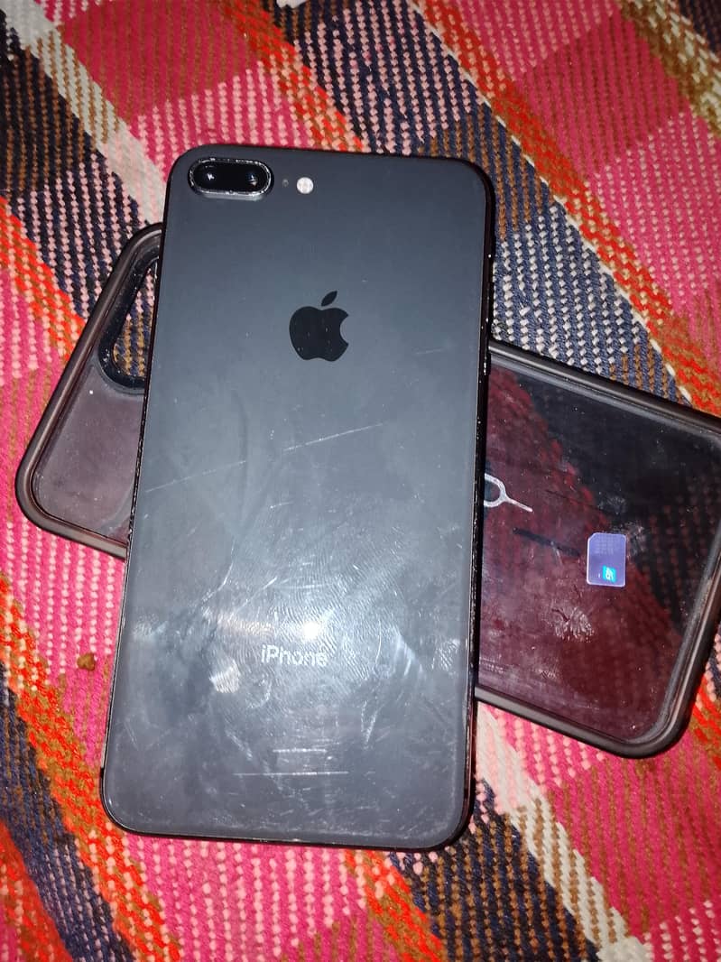 Apple iPhone 8 Plus 6