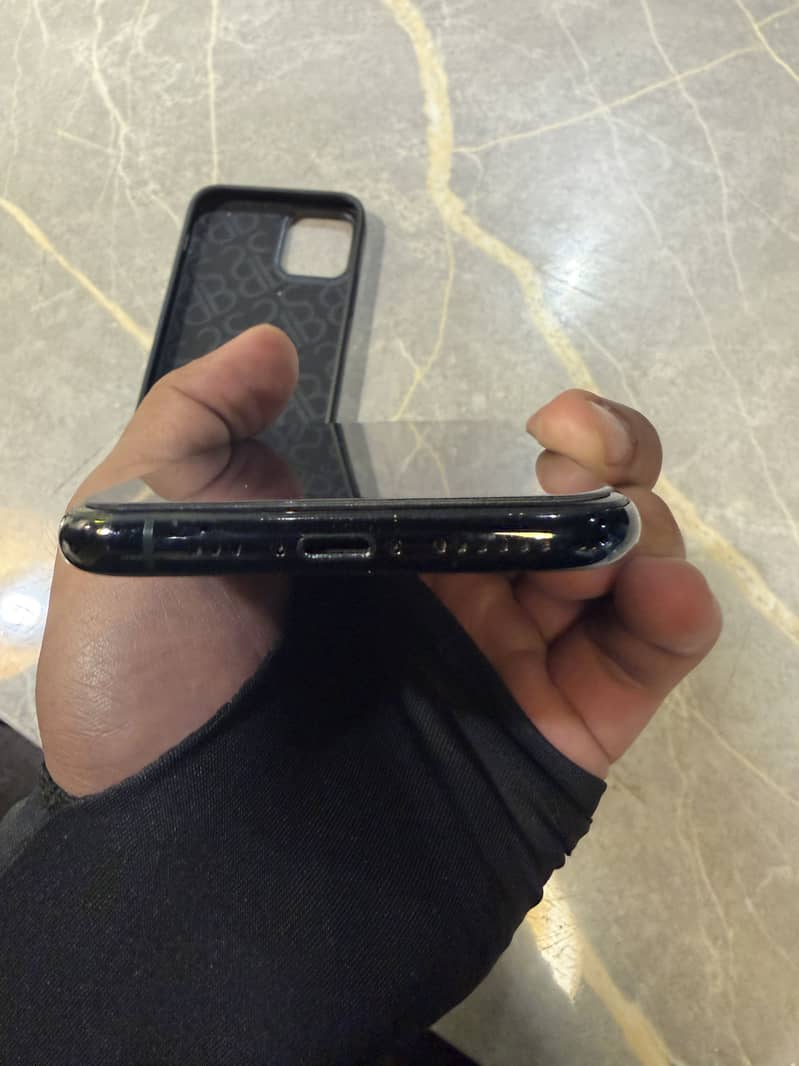 Apple iPhone 11 Pro 2