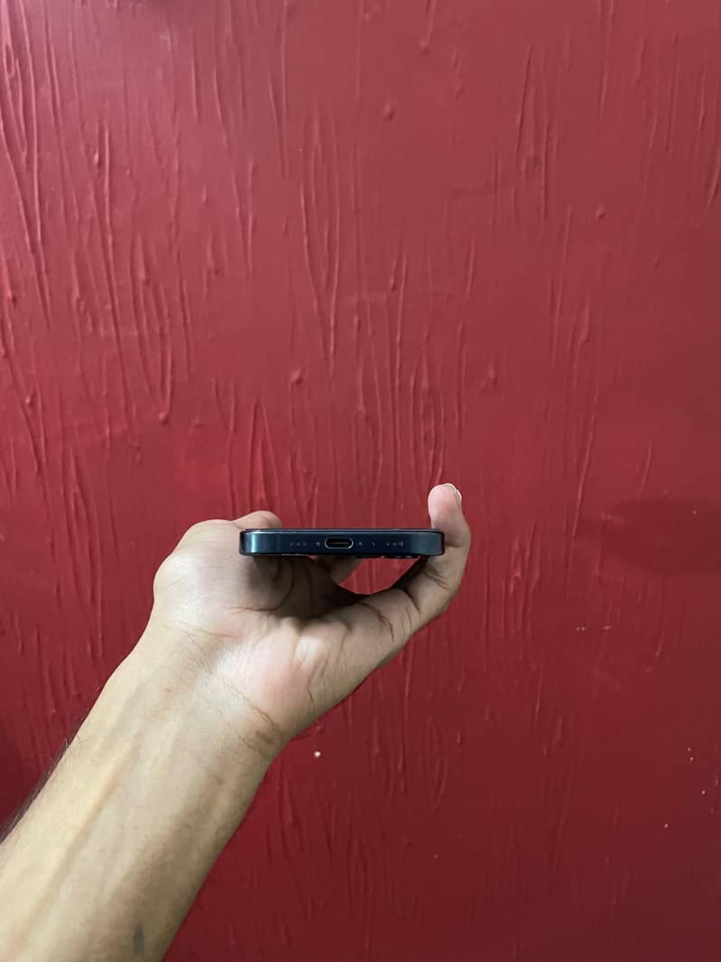 Apple iPhone 15 Pro 2