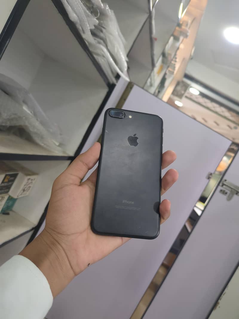 Apple iPhone 7 Plus 0
