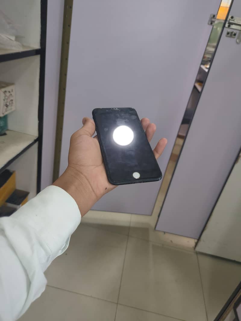 Apple iPhone 7 Plus 1