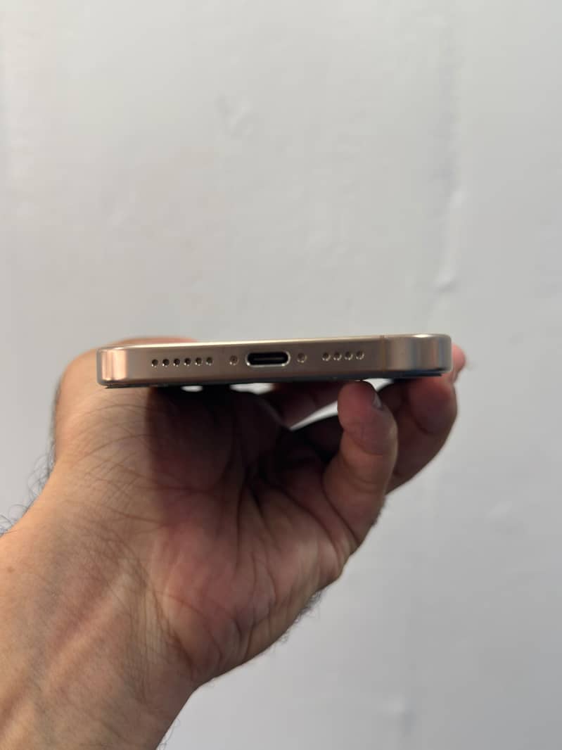 Apple iPhone 16 Pro Max 4
