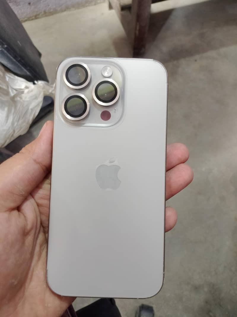 Apple iPhone 15 Pro 0