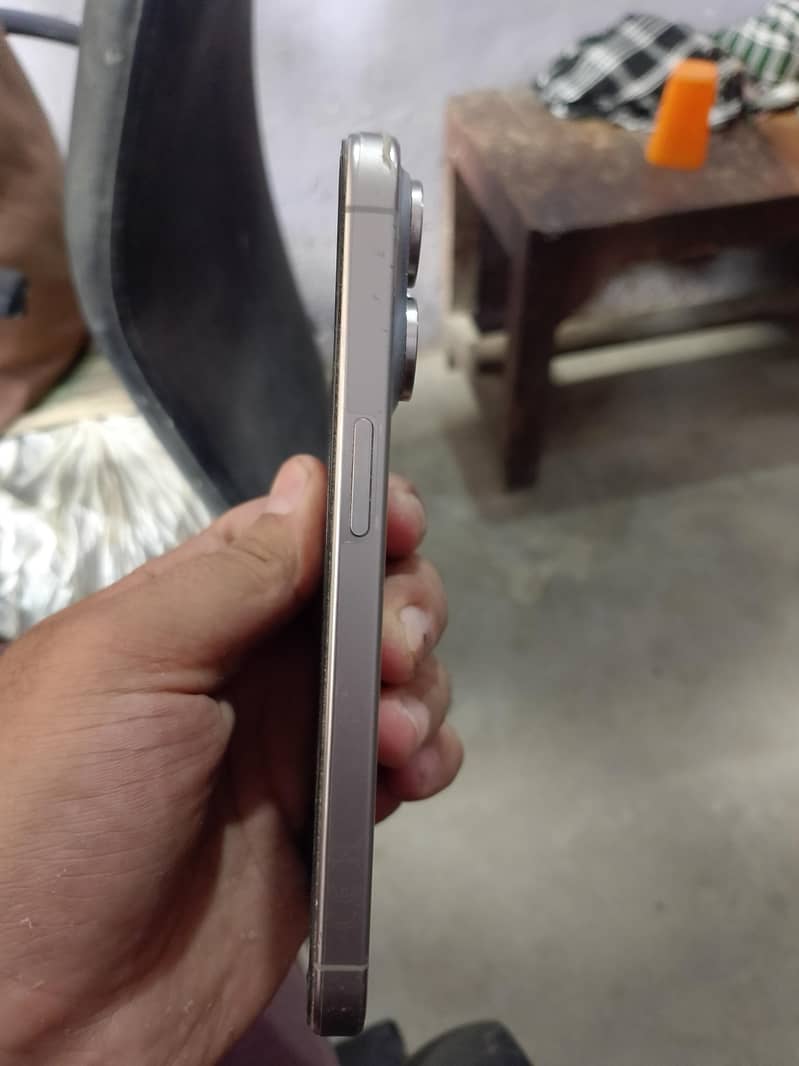 Apple iPhone 15 Pro 3