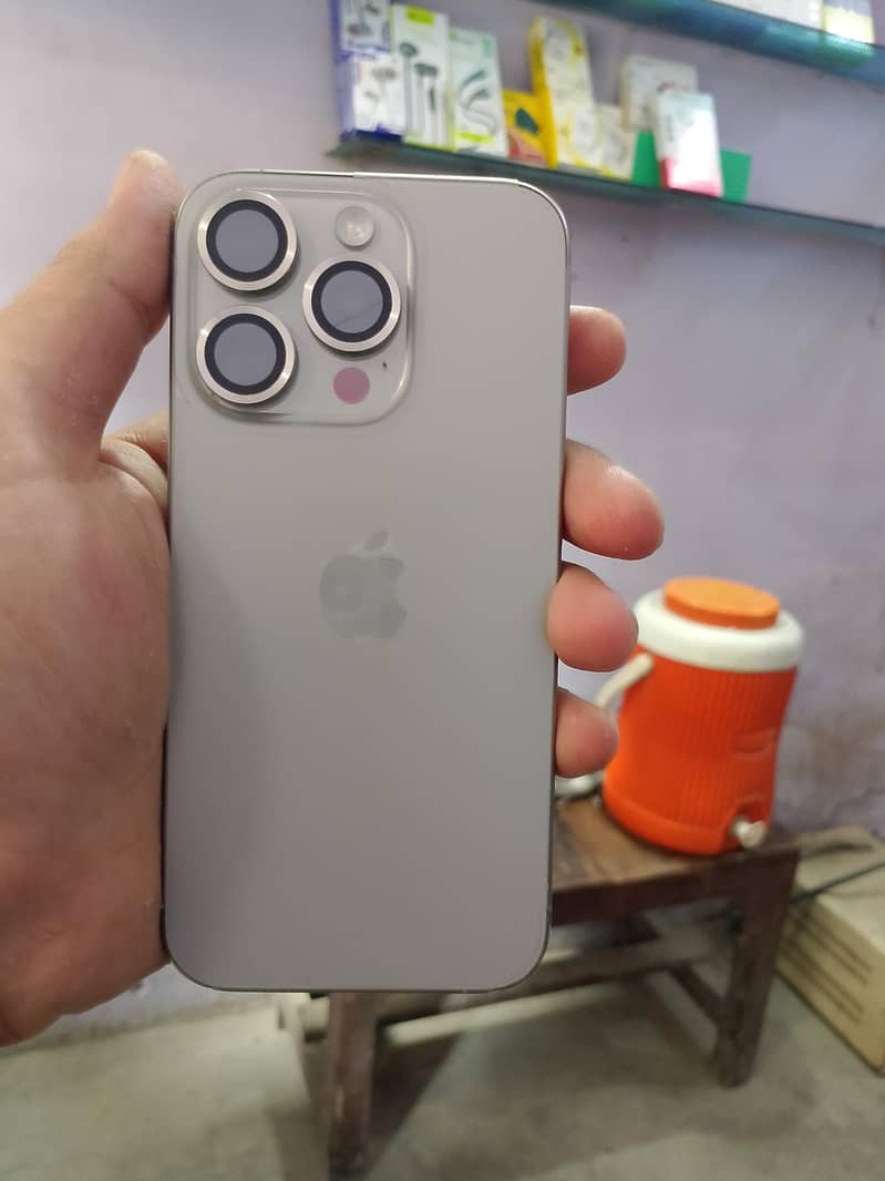 Apple iPhone 15 Pro 4