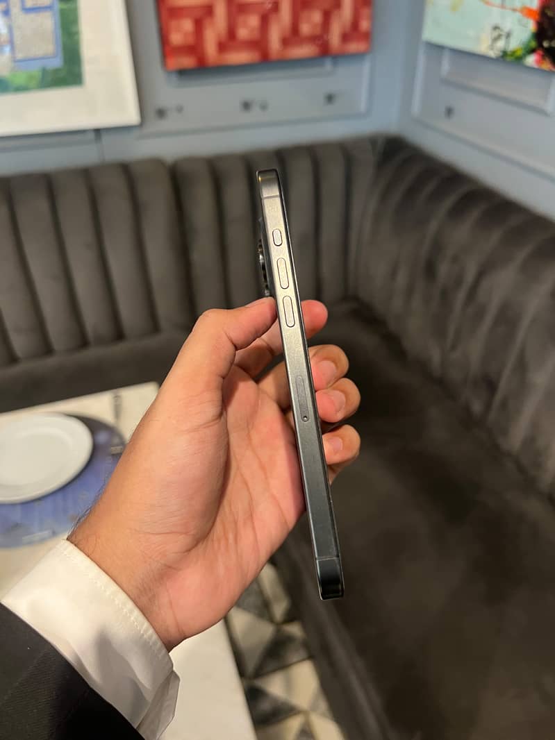 Apple iPhone 15 Pro Max 2