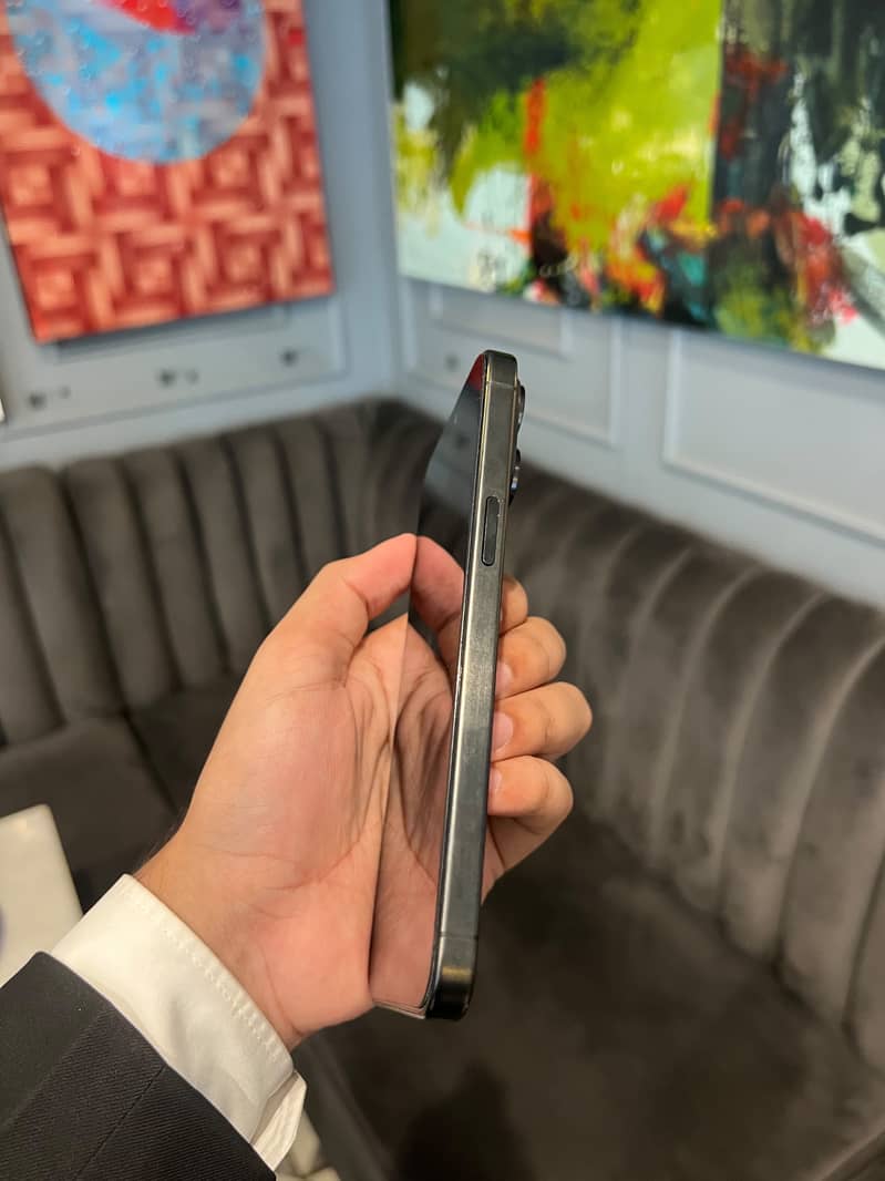 Apple iPhone 15 Pro Max 3