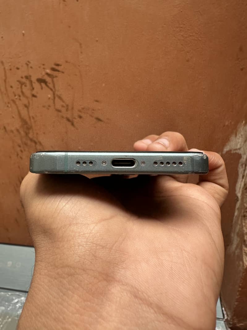 Apple iPhone 16 1