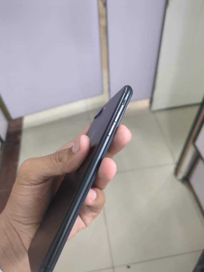 Apple iPhone 7 Plus 2